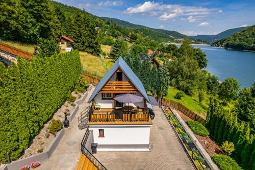2 bedrooms, 5 beds