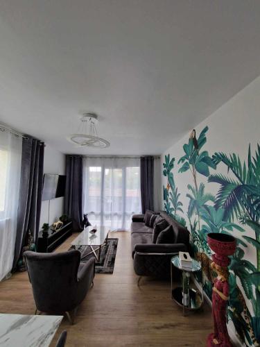 Közös társalgó / TV, Grande maison 22 couchages ideal groupe ,proche Disney 20 min &Paris 30 min in Chelles