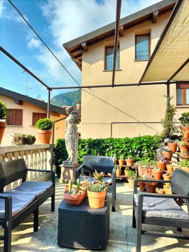 Villa Costanza Appartamento con balcone e vista giardino in มาเกรกลีโอ