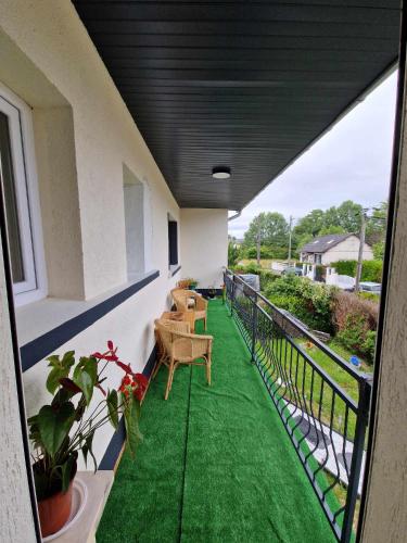 Erkély/terasz, Grande maison 22 couchages ideal groupe ,proche Disney 20 min &Paris 30 min in Chelles
