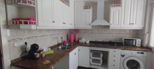 virtuve, m² 4 guļamistaba, 1 privāta vannas istaba Māja Kalanda
 (Nuria´s home) in Kalanda