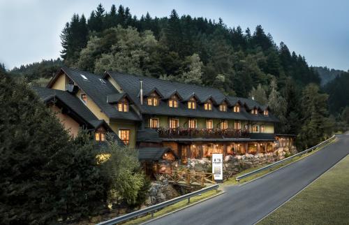 . Hotel in restavracija Pod Roglo