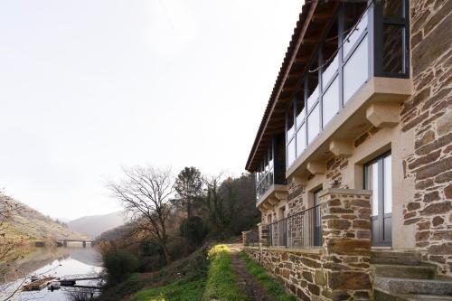 Ribeira Sacra a Orilla Rio Miño Casas do Pincelo (Ribeira Sacra a Orilla Rio Mino Casas do Pincelo) in Souto