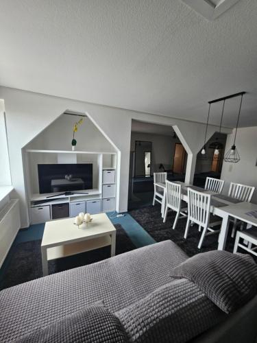 6 bedroom Private APARTMENT & Lounge, Rostock
