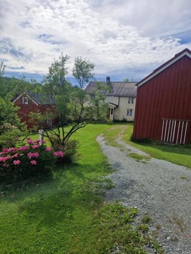Åsenfjord, feriehus ved sjøen (Asenfjord, feriehus ved sjøen) in Asenfjord