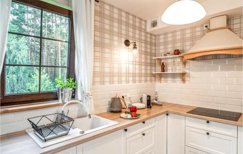 кухня, 2 Bedroom Cozy Home In Gietrzwald in Пентіни