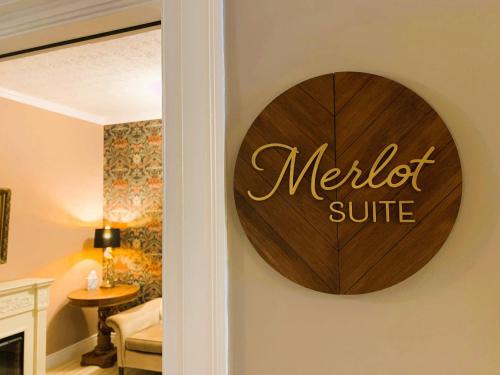 Naples Hotel Room Type - Queen Suite