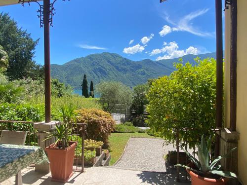 Life is Good - Front Lake Apartment in Villa, Tremezzo