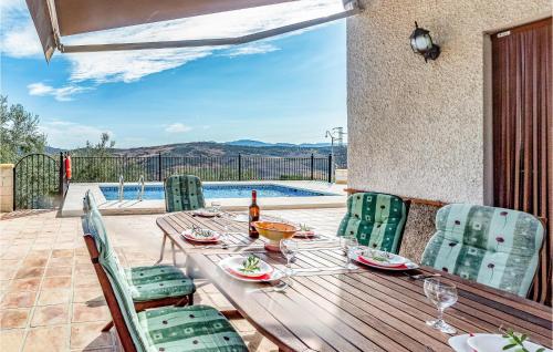 Stunning home in Periana w/ Outdoor swimming pool WiFi and 3 Bedrooms - image 10