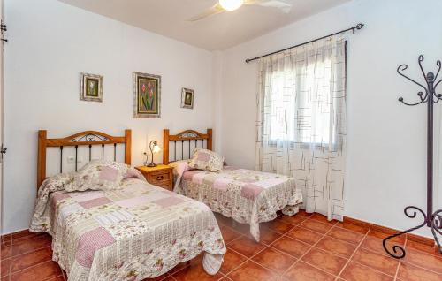 Stunning home in Periana w/ Outdoor swimming pool WiFi and 3 Bedrooms - image 7