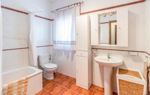 Stunning home in Periana w/ Outdoor swimming pool WiFi and 3 Bedrooms - image 2