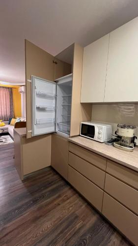 Oprema, John Apartment 2 in Strumsko Industrial Zone