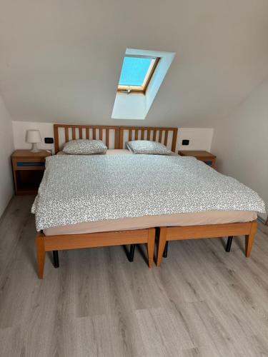 Vitkova Duplex apartment with terrace near Florenc, Praga
