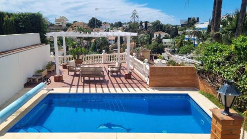 Villa Piscina Climatizada y BBQ cerca de Playa y Centro Histórico 5 habitaciones, Malaga