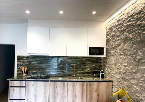 Apartamento colgante al río con vistas al puente (Apartamento colgante al rio con vistas al puente) in كامبرودون