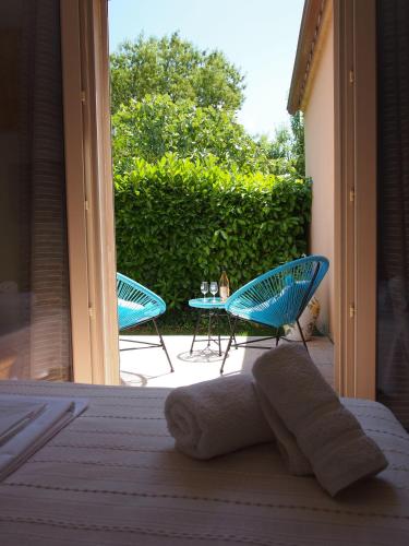Iekārtas, Chez Francis & Valérie (Chez Francis & Valerie) in Vilgelensa