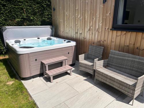 Boblebad, Court Lane Stables - Premium Rural Retreat with Hot Tub in Hadlow