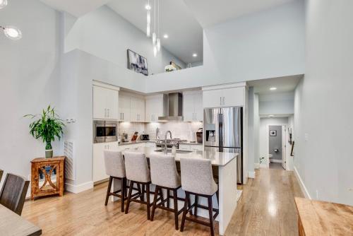 MODERN NASHVILLE HOME - MINS to BROADWAY in Nashville, USA