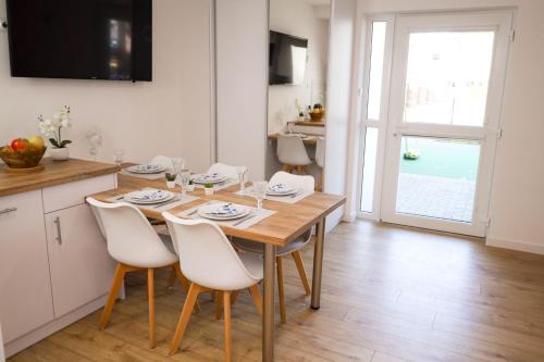 APARTAMENT 6B BLUE MARINE Poddąbie Basen odkryty brodziki plac zabaw