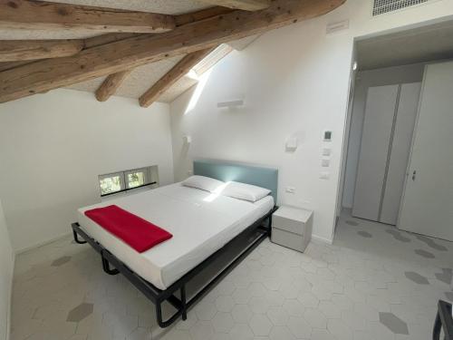 1 king bed, 1 twin bed