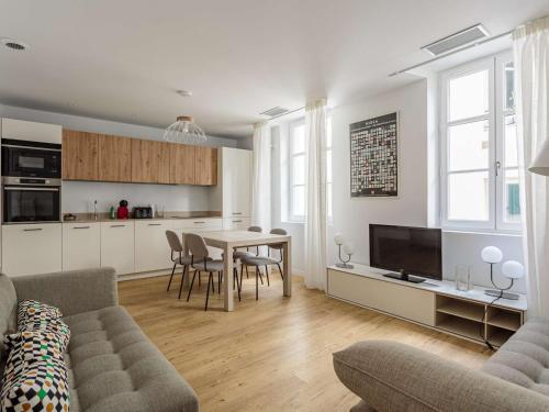 Appartement moderne en centre-ville de Biarritz à 320m de la plage - FR-1-3-613