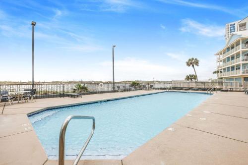 Island Winds West 774 Walk to Hangout beachfront kiddie pool near Pink Pony Pub