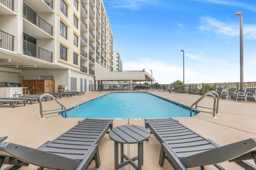 Island Winds West 774 Walk to Hangout beachfront kiddie pool near Pink Pony Pub