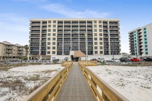 Island Winds West 774 Walk to Hangout beachfront kiddie pool near Pink Pony Pub