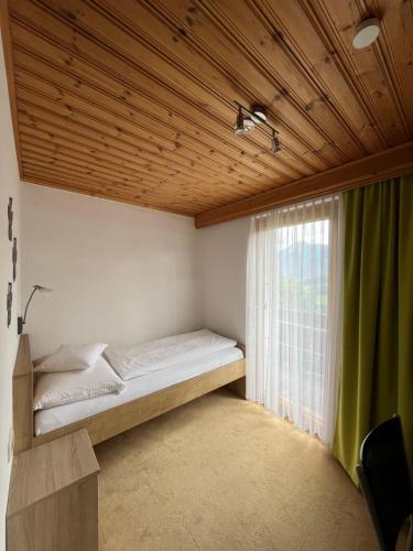 1 twin bed
