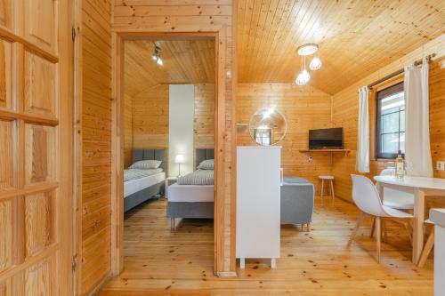 2 twin beds, 1 sofa bed
