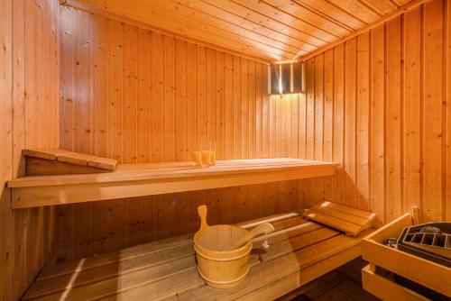 Chalet Whistler - Chalet 5 - 170m2 - 6 chambres, 6 salles de bain, sauna et jacuzzi MAE-3404 in เลเบรวิแยร์