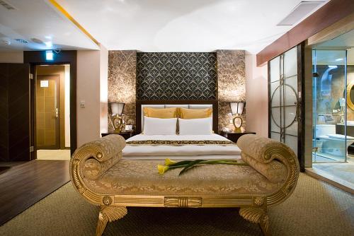 Crystal Business Motel near Xinyue Beach