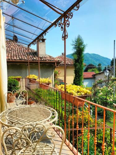 Villa Costanza Appartamento con balcone e vista giardino in มาเกรกลีโอ