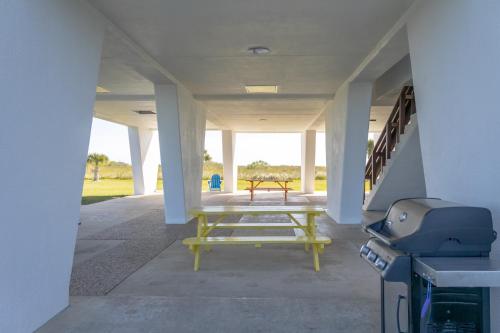 Islander East Condominiums - image 6