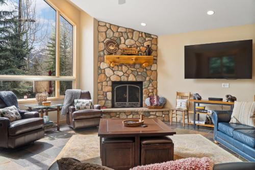 Beautiful 7BR Home Walk Everywhere