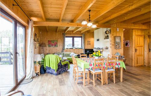 Étterem, Lovely Home In Miechucino With Wifi in Chmielno