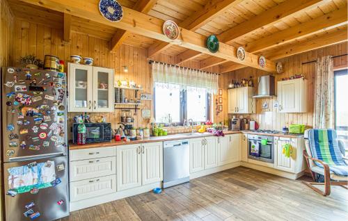 Konyha, Lovely Home In Miechucino With Wifi in Chmielno