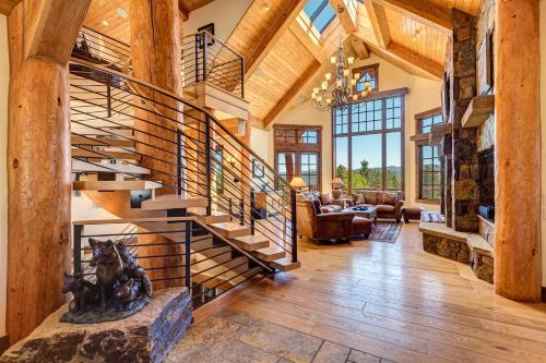 Fox Paw Lodge - Luxury Ski In Out Chalet w Views in Breckenridge, USA