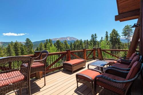 Fox Paw Lodge - Luxury Ski In Out Chalet w Views in Breckenridge, USA