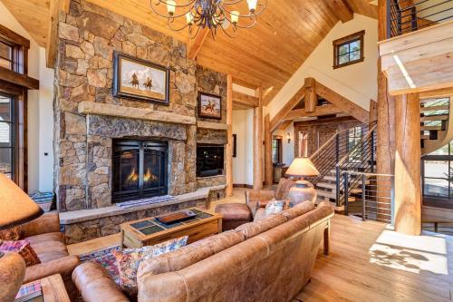 Fox Paw Lodge - Luxury Ski In Out Chalet w Views in Breckenridge, USA