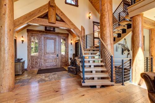 Fox Paw Lodge - Luxury Ski In Out Chalet w Views in Breckenridge, USA