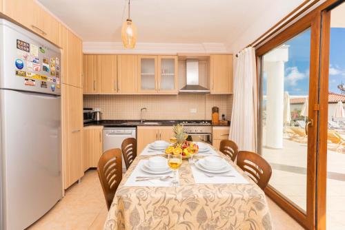 Three-Bedroom Townhouse image 10