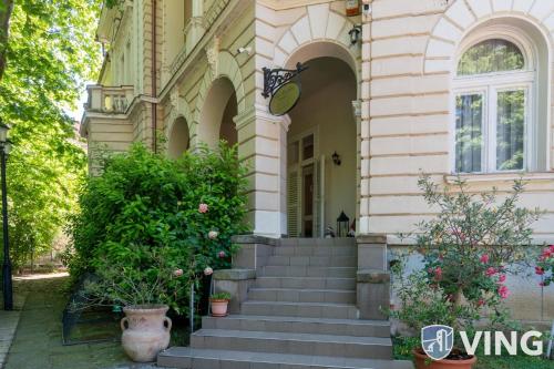 Jókai Villa (Jokai Villa) in Siófok