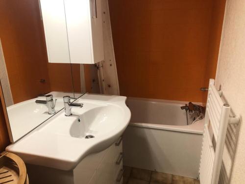 Résidence Les Aiguilles - Bat Vorasset - Studio pour 4 Personnes 82 - image 10