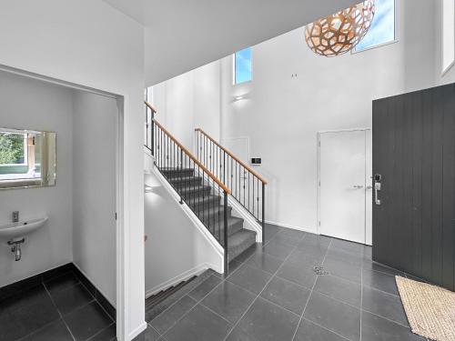 Murrays Gem l Modern 4bed Stunner l Sea View & Spa!, Auckland (zdjęcie 4)