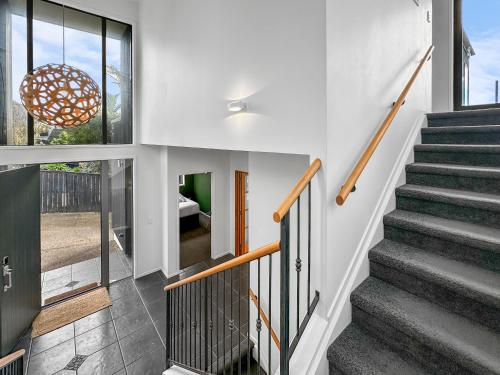 Murrays Gem l Modern 4bed Stunner l Sea View & Spa!, Auckland (zdjęcie 5)