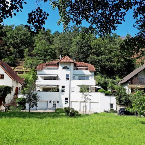 A szálláshely kívülről, Residenz Waldblick 5 STERNE Penthouse-Ferienwohnung Klassifizierung DTV in Wachenheim an der Weinstrasse