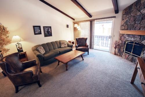 Fawn Valley Inn- 202 condo in Estes Park, USA