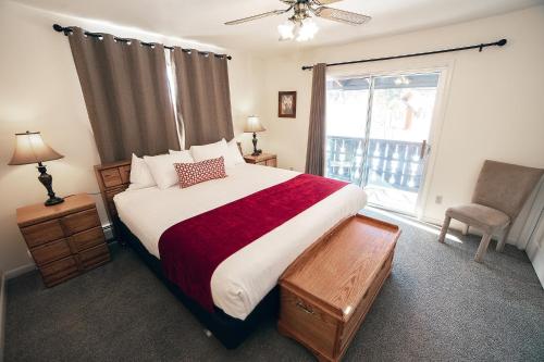Fawn Valley Inn- 202 condo in Estes Park, USA