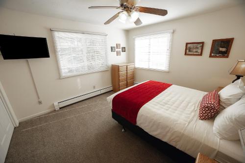 Fawn Valley Inn- 202 condo in Estes Park, USA